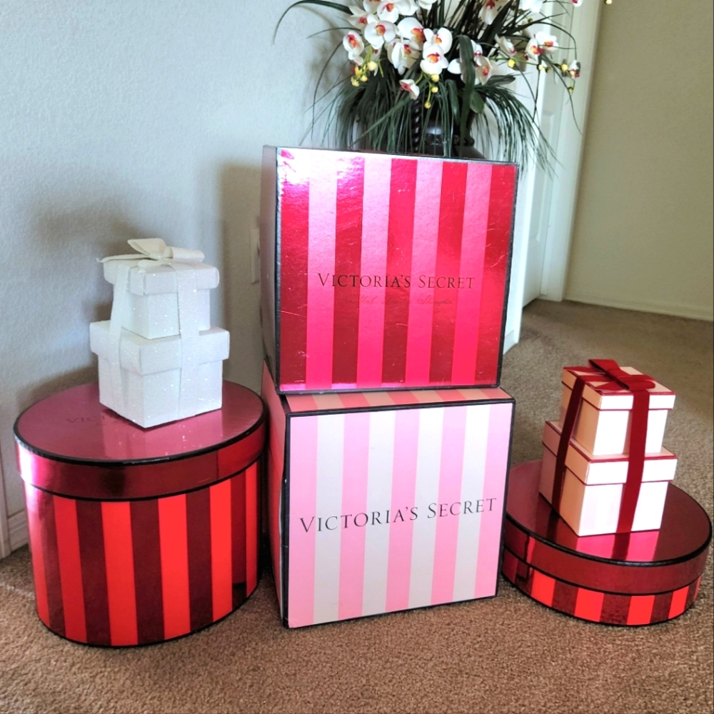 Victoria's Secret Display boxes and fixtures props - Picture 3 of 4
